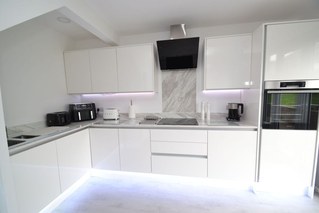 Additional image 4 of 3 bed chalet for saleBrackendale Avenue, Bradford BD10