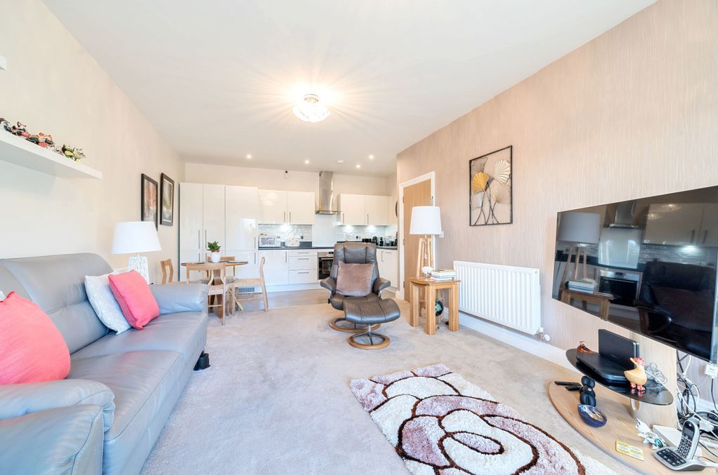 Additional image 4 of 2 bed flat for saleLondon Road, Binfield, Bracknell, Berkshire RG42