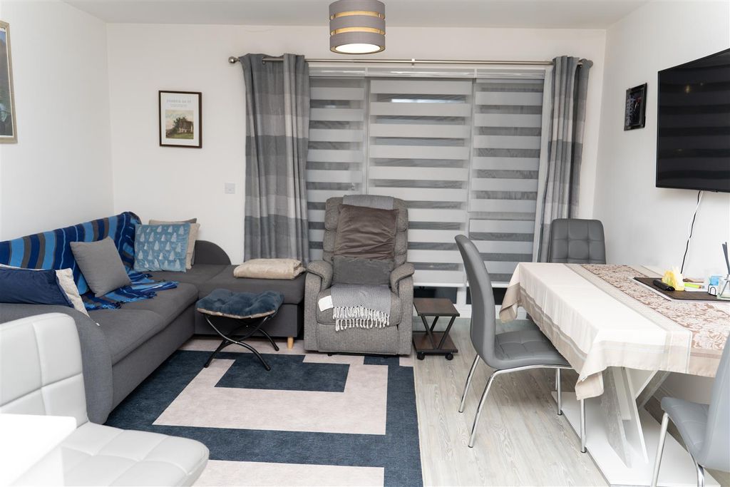 Additional image 4 of 2 bed flat for saleHolmesley Road, Borehamwood WD6