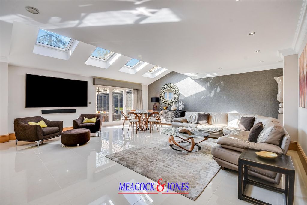 Additional image 9 of 6 bed detached house for saleChallacombe Close, Hutton Mount, Brentwood CM13