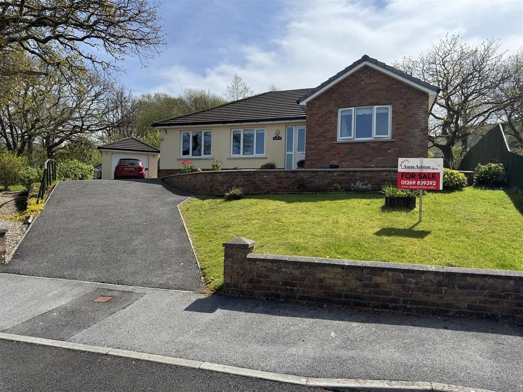3 bed detached bungalow for saleMaes Llewelyn, Glanamman, Ammanford SA18