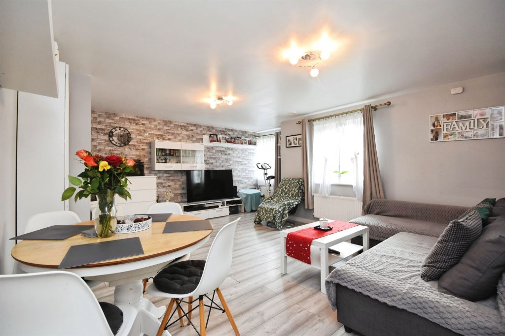 Additional image 2 of 2 bed flat for salePerryfields, Braintree CM7