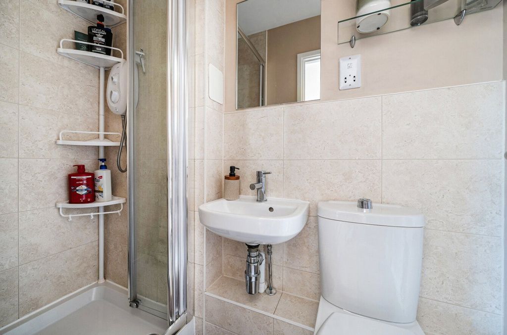 Additional image 9 of 2 bed flat for saleLondon Road, Binfield, Bracknell, Berkshire RG42