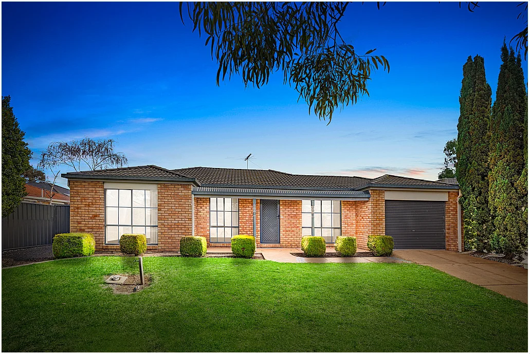 3 Stringybark Close, Manor Lakes VIC 3024