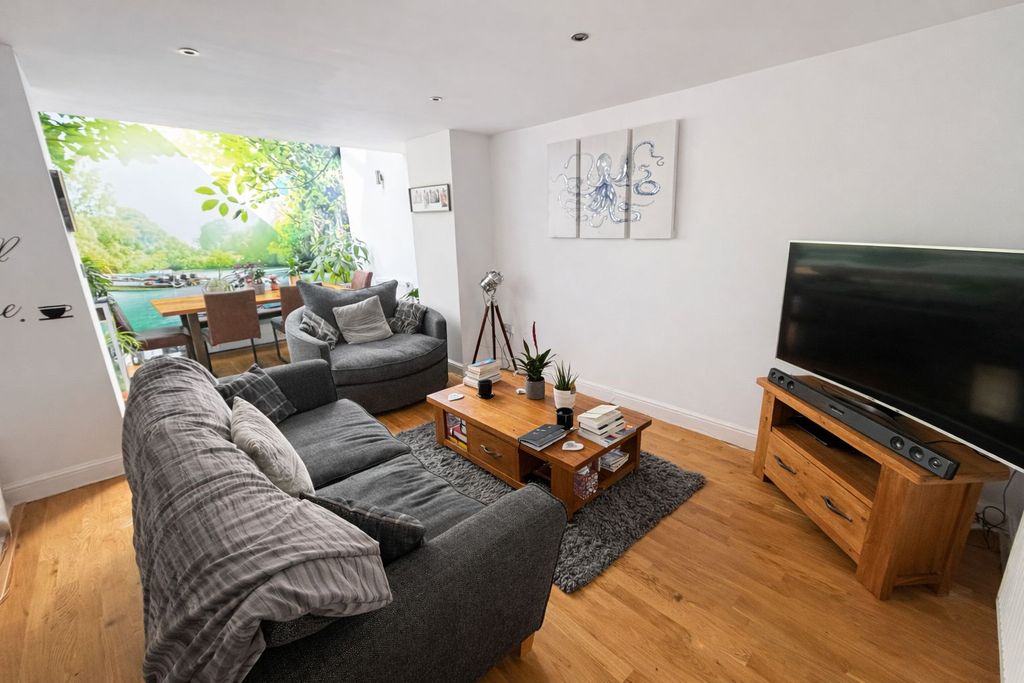 Additional image 4 of 3 bed flat for saleChrisharben Court, Green End, Clayton, Bradford BD14