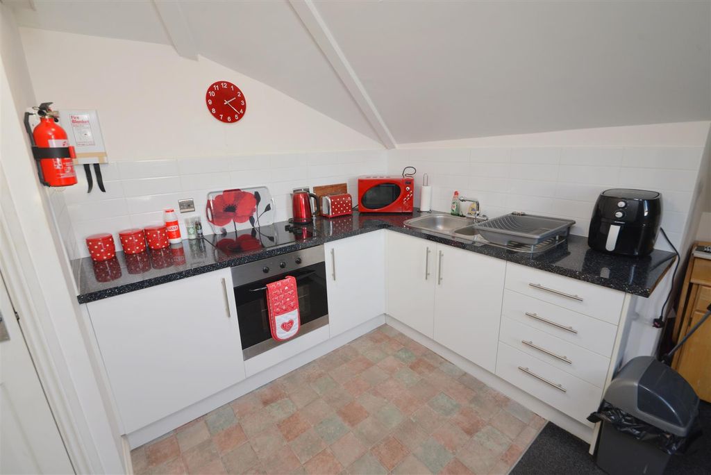Additional image 8 of 1 bed flat for saleCrackwell Street, Tenby SA70