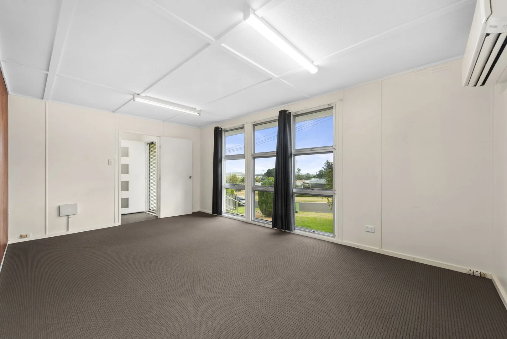 Additional image 3 of 40 Poinciana Street, Newtown QLD 4350