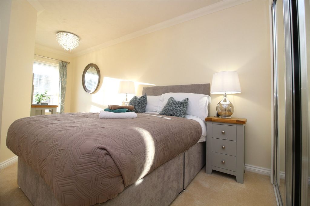 Additional image 8 of 1 bed flat for saleKnights Lodge, North Close, Lymington, Hampshire SO41