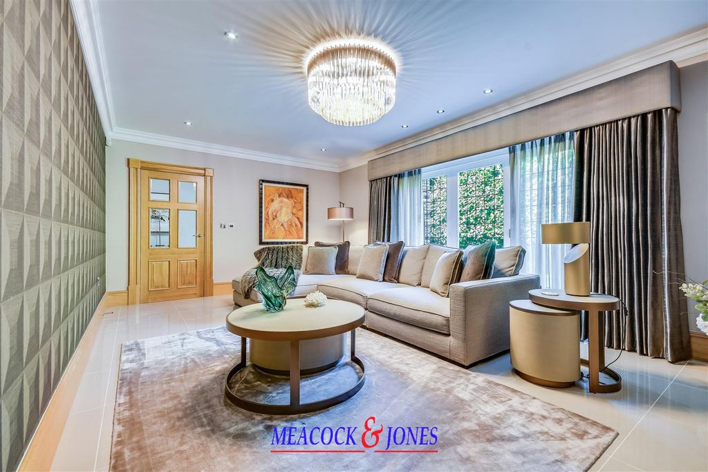 Additional image 15 of 6 bed detached house for saleChallacombe Close, Hutton Mount, Brentwood CM13