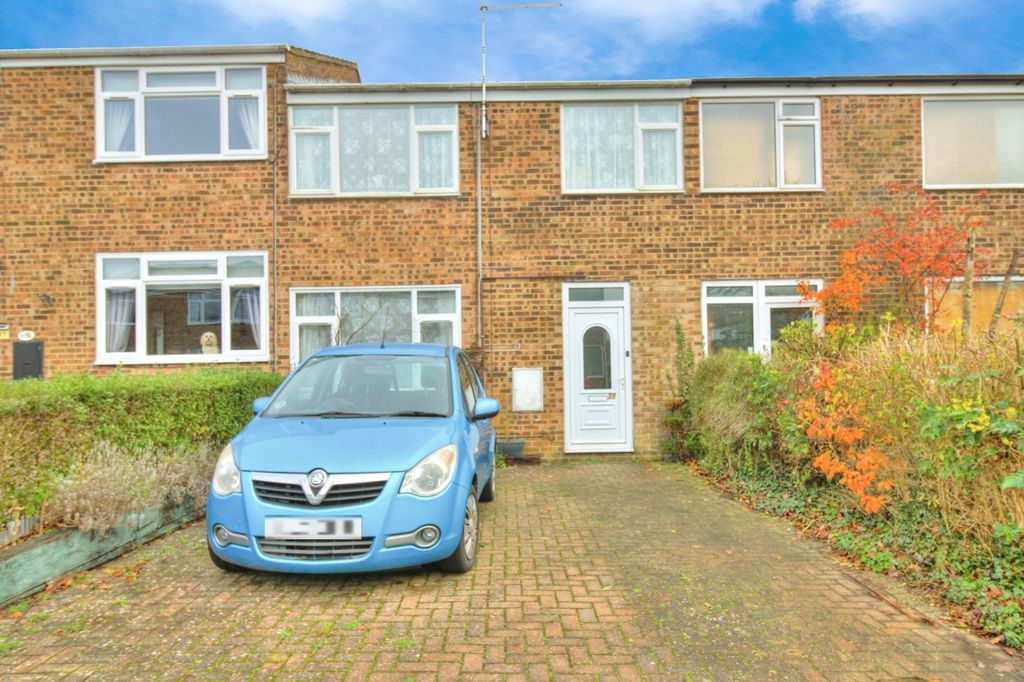 3 bed semi-detached house for saleChurchill Way, Brackley NN13