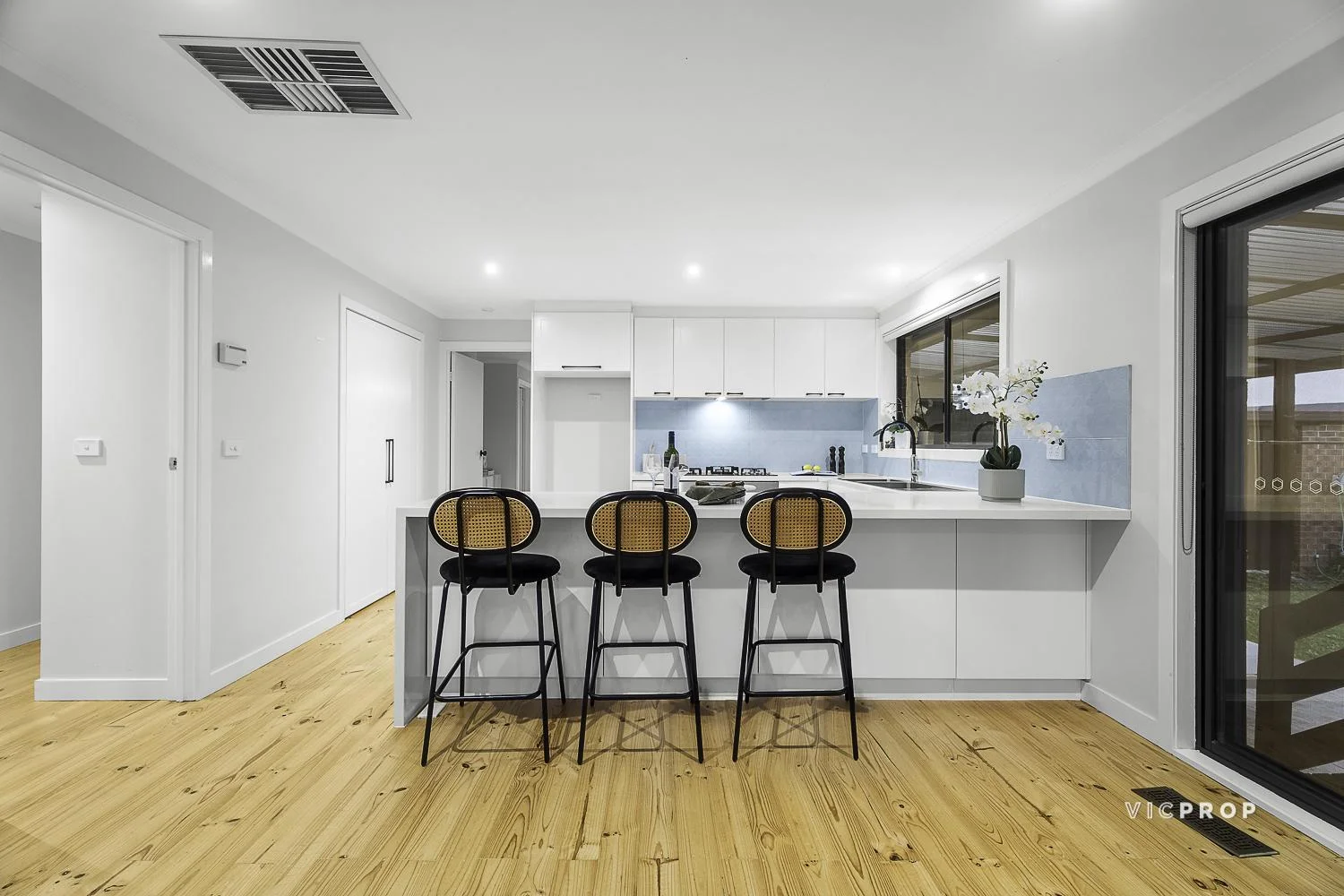 32 Cunningham Drive, Mill Park VIC 3082 photo 4