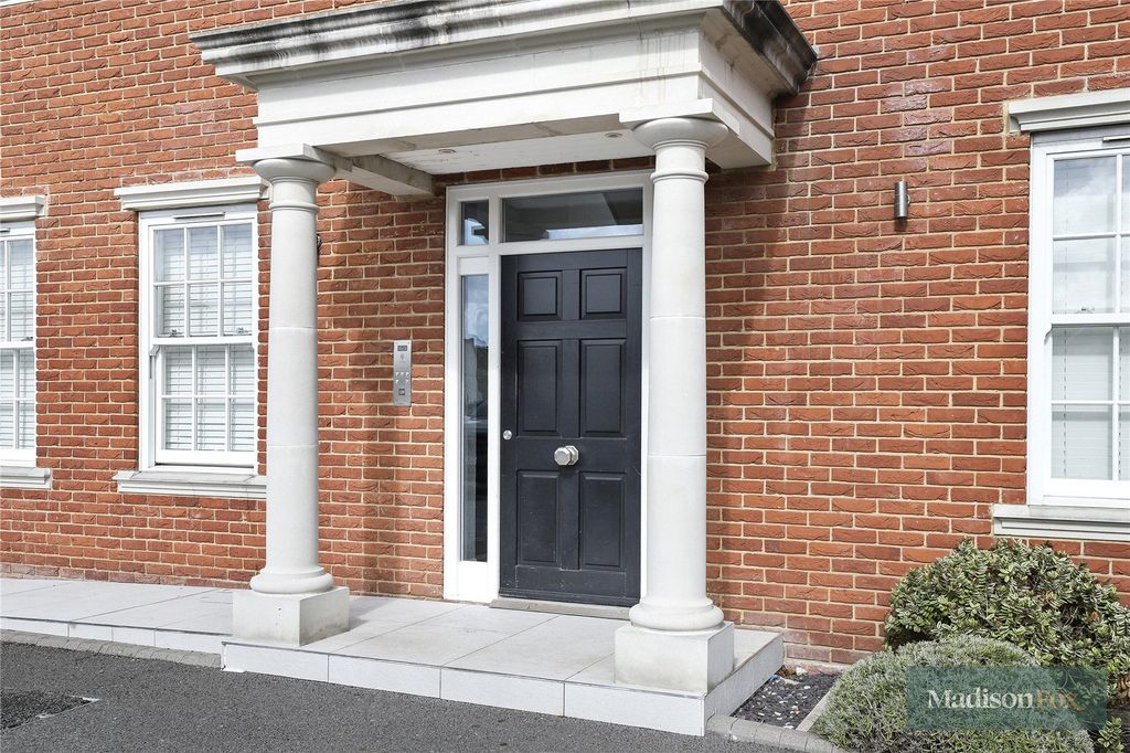 Additional image 28 of 3 bed flat for saleManor Road, Chigwell, Essex IG7