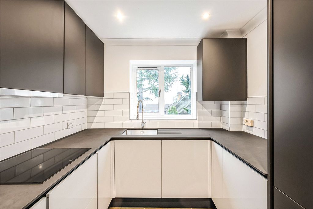 Additional image 14 of 2 bed flat for saleAllum Lane, Elstree, Borehamwood, Hertfordshire WD6