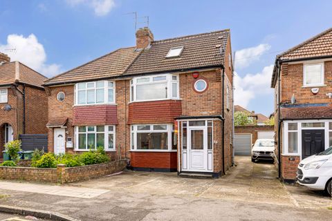 Orchard Grove, Edgware HA8