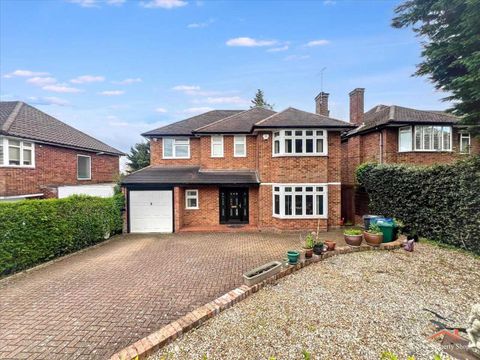 Wolmer Gardens, Edgware HA8