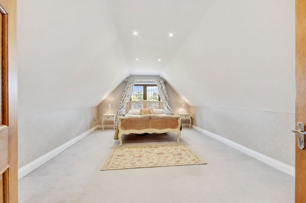 Additional image 40 of 6 bed detached house for saleChallacombe Close, Hutton Mount, Brentwood CM13