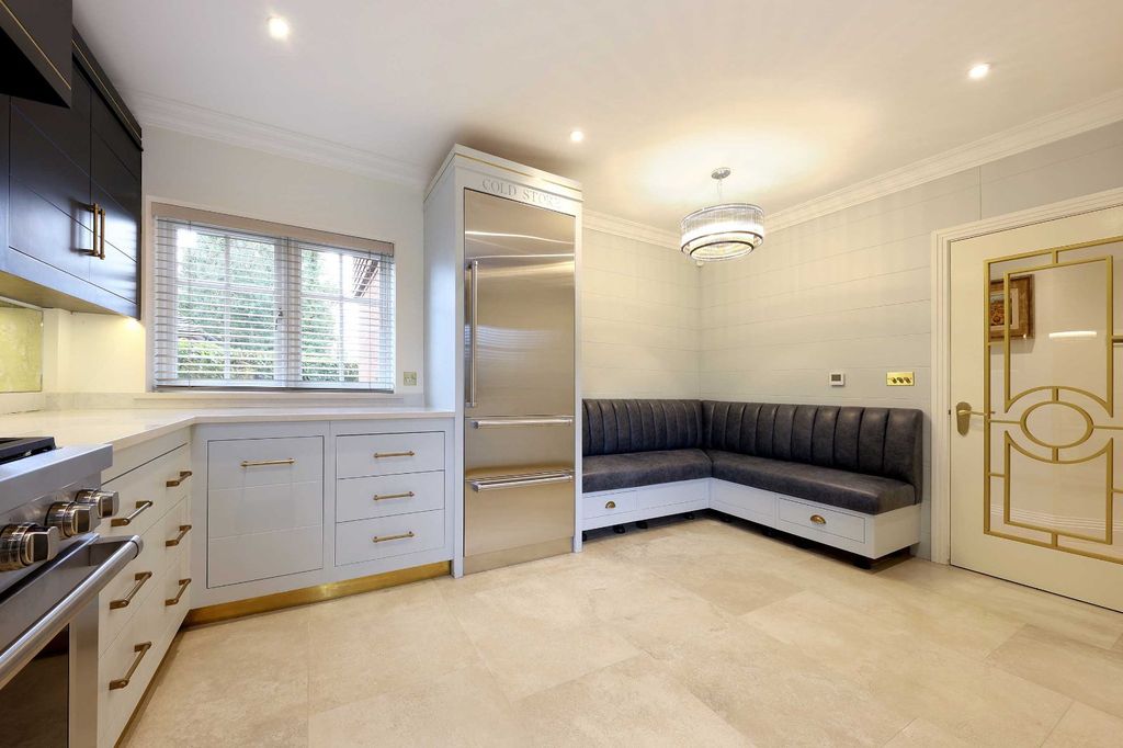 Additional image 3 of 2 bed flat for saleWillington Court, Station Road, Beaconsfield HP9