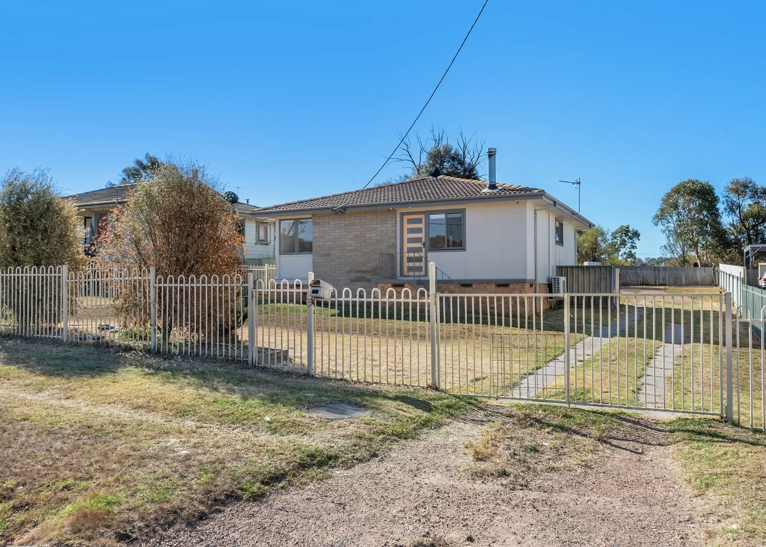28 Miles Street, Tenterfield NSW 2372