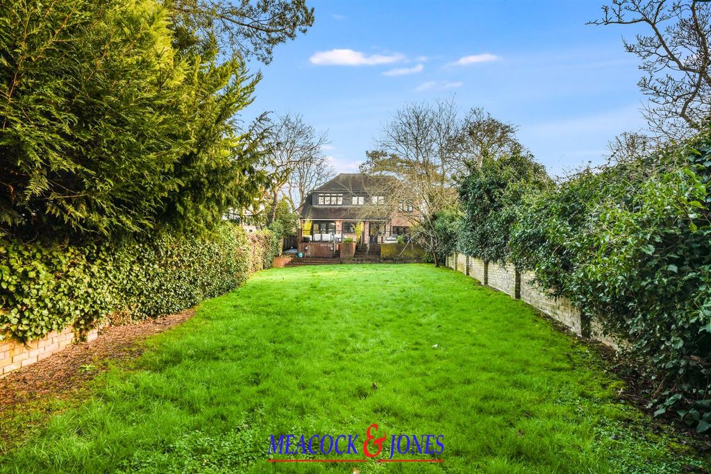 Additional image 2 of 5 bed detached house for saleMount Avenue, Hutton Mount, Brentwood CM13