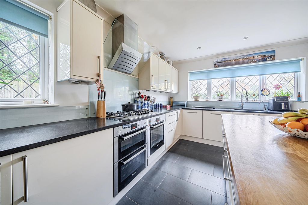 Additional image 4 of 5 bed detached house for saleNewmans Close, Broadstairs CT10