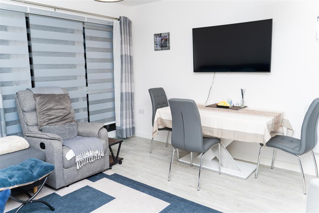 Additional image 5 of 2 bed flat for saleHolmesley Road, Borehamwood WD6