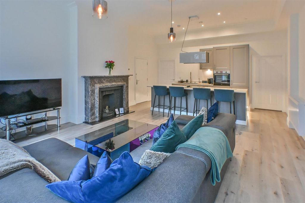 Additional image 2 of 2 bed flat for saleLa Plata House, Brentwood CM14