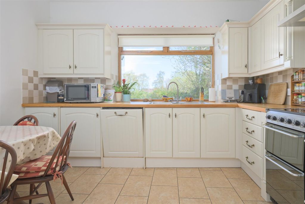 Additional image 9 of 3 bed maisonette for saleMain Street, Abernethy, Perth PH2