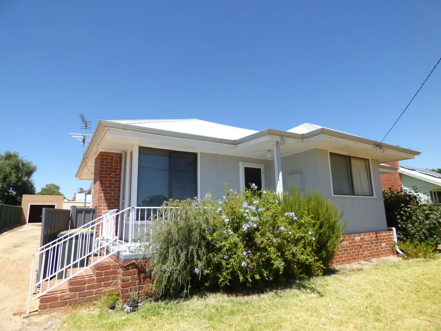 7 Caw Street, Merredin WA 6415