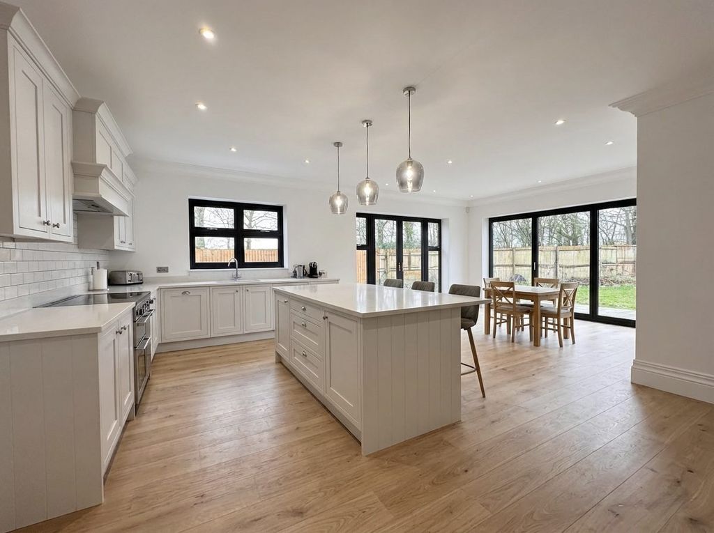 Additional image 3 of 5 bed detached house for saleThe Sherwoods, Doddinghurst, Brentwood CM15