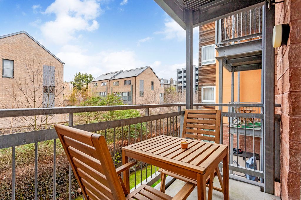 Additional image 6 of 2 bed flat for sale2/6 Albion Gardens, Leith, Edinburgh EH7