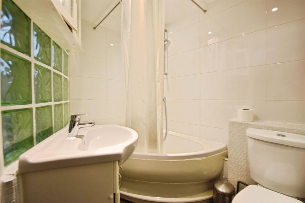 Additional image 4 of 5 bed semi-detached house for saleNew Road, Brentford TW8