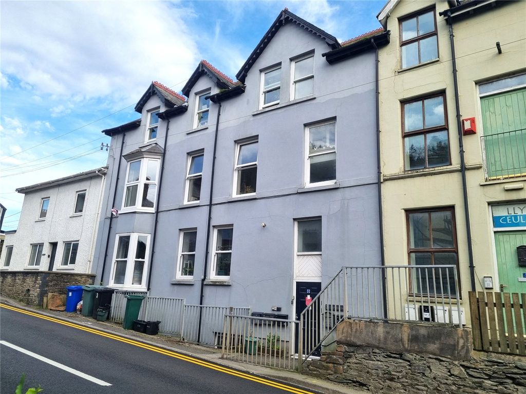 2 bed flat for saleTalybont, Ceredigion SY24