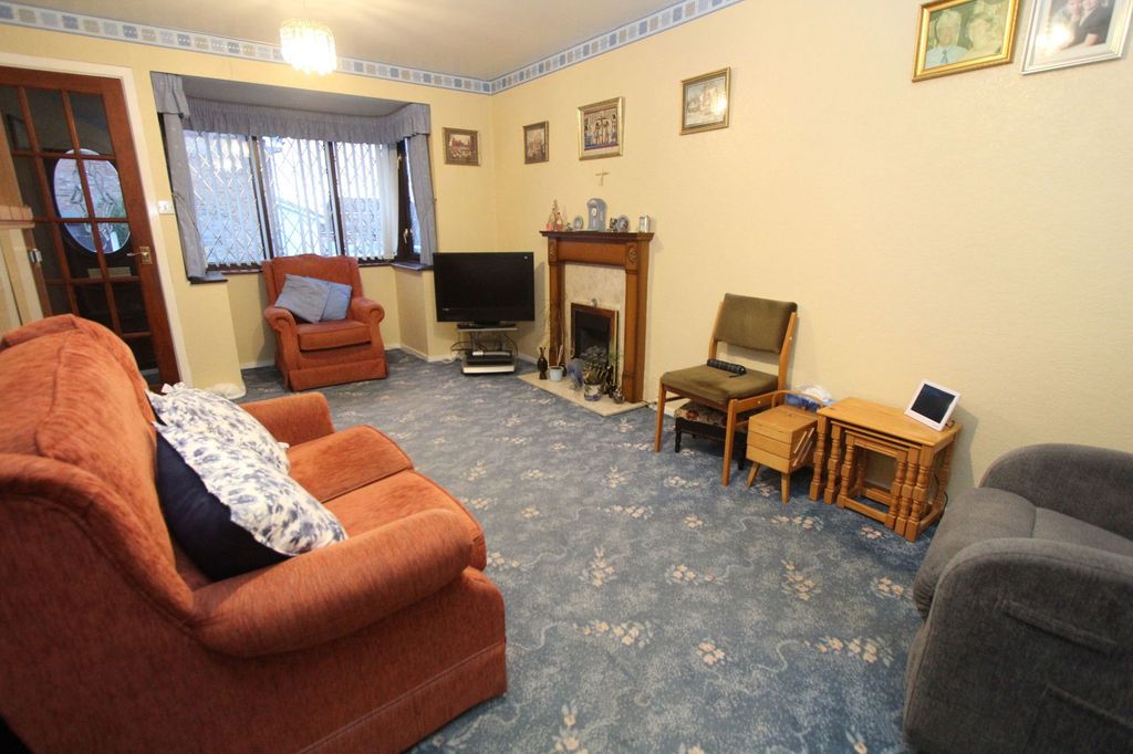 2 bed flat for saleWoodcombe Close, Amblecote, Brierley Hill. DY5 photo 4