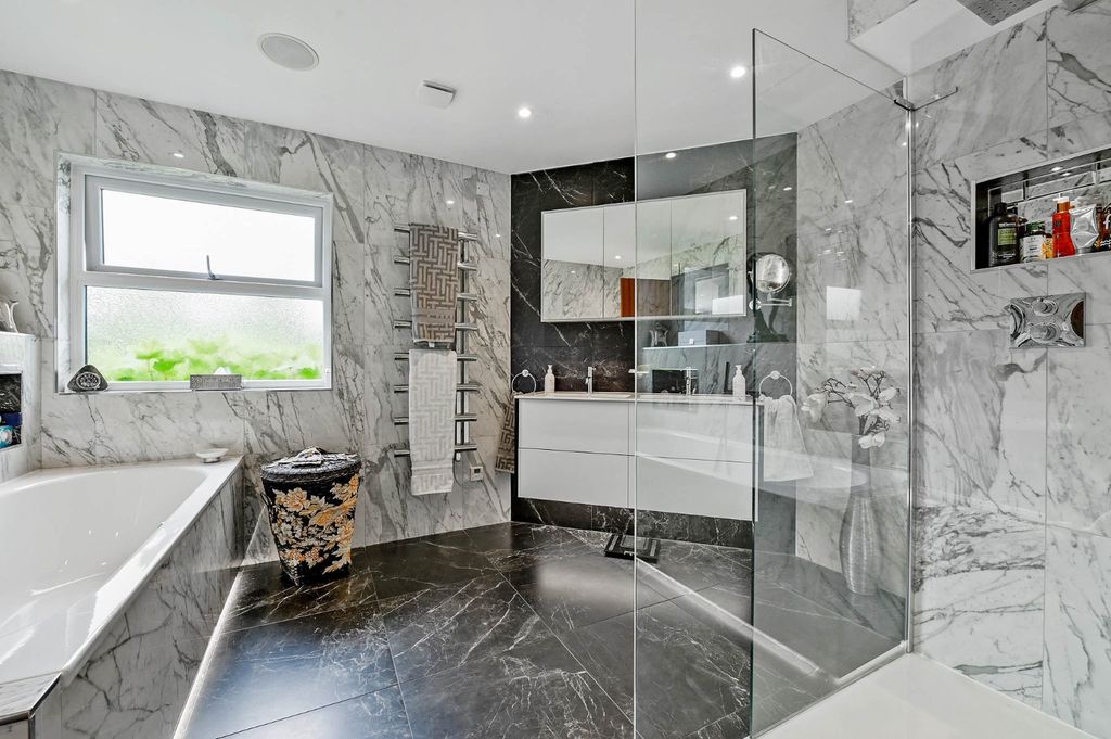 Additional image 9 of 6 bed detached house for saleGibbins Lane, Warfield, Bracknell, Berkshire RG42