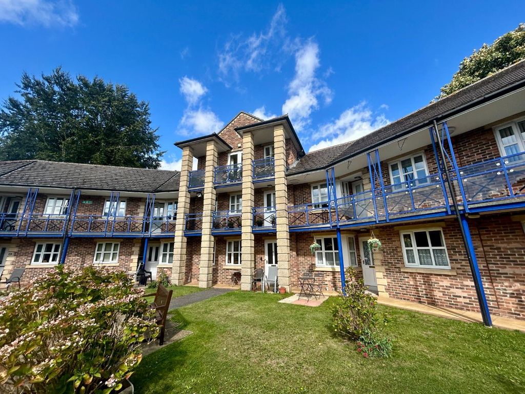 2 bed flat for sale2 Bed First Floor Flat, Avenue Court, Westgate, Bridlington YO16