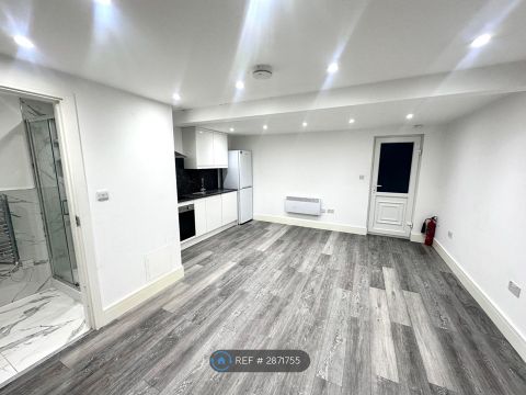 Lion Road, London N9, Studio to rent