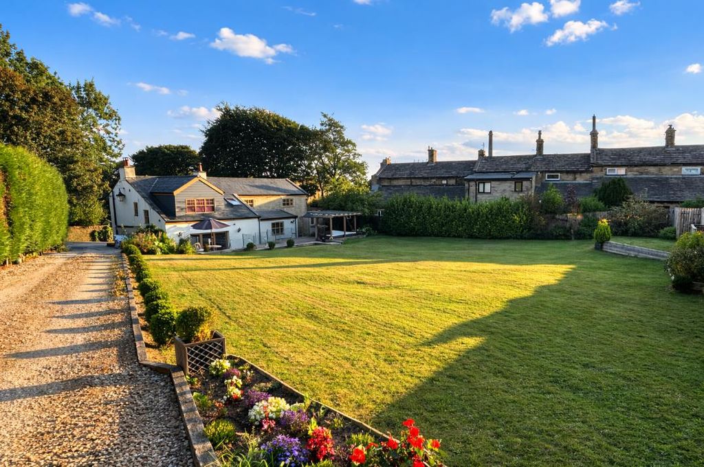 5 bed detached house for saleNew Houses, Back Lyon Street, Queensbury BD13