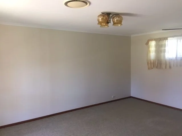27 Vienna Way, Strathpine QLD 4500 photo 5
