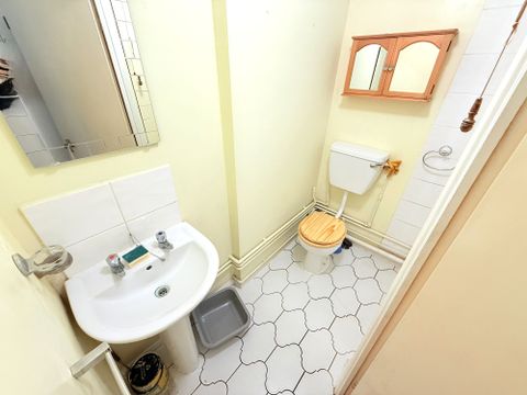Shurland Avenue, Barnet EN4, Studio for sale