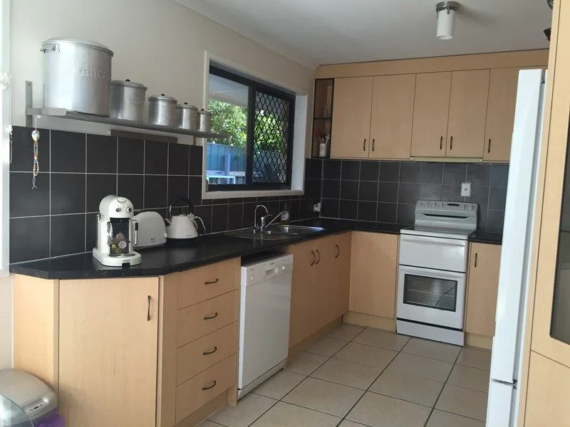 36 Waratah Ave, Victoria Point QLD 4165 photo 2