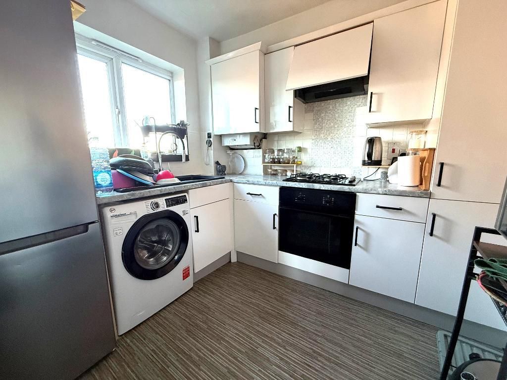 Additional image 3 of 2 bed flat for saleDunraven Avenue, Dallow, Luton, Bedfordshire LU1