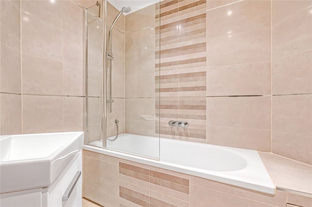 Additional image 22 of 2 bed flat for saleAllum Lane, Elstree, Borehamwood, Hertfordshire WD6