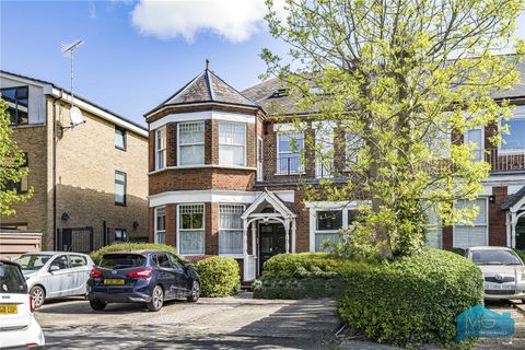 Etchingham Park Road, London N3