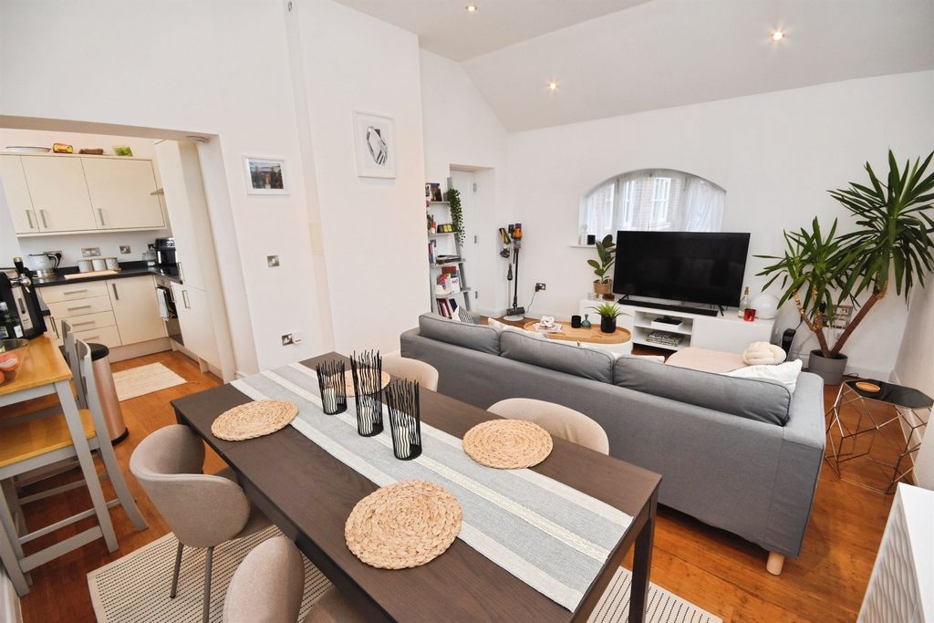 Additional image 4 of 2 bed flat for saleCoggeshall Road, Braintree CM7