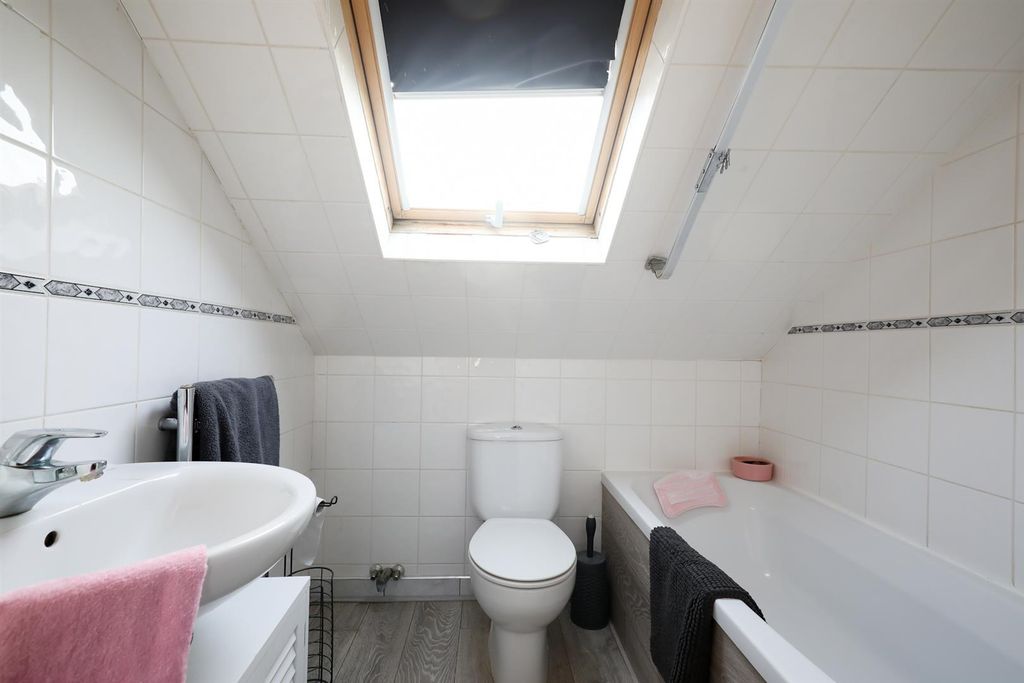 Additional image 16 of 6 bed detached house for saleGoughs Barn Lane, Warfield RG42