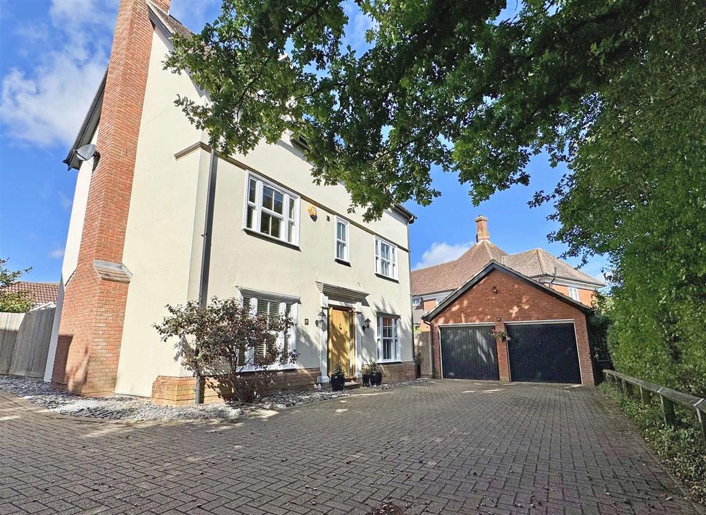 5 bed detached house for saleIckworth Close, Great Notley, Braintree CM77