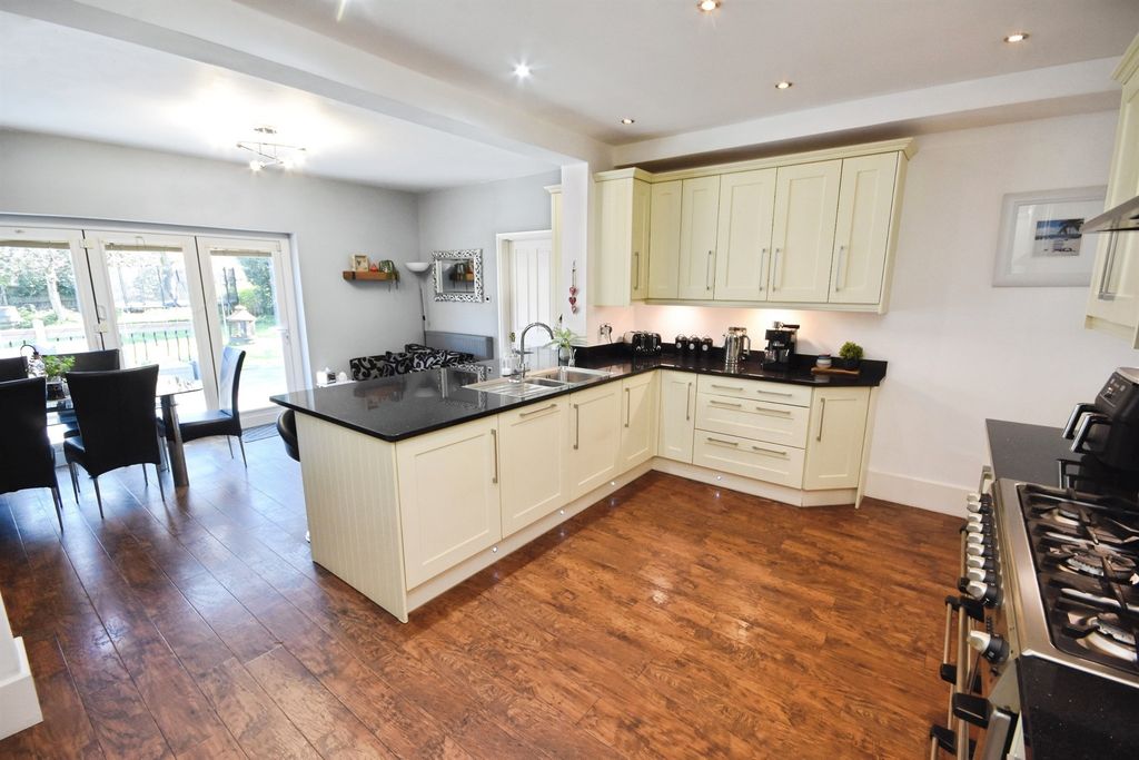 Additional image 10 of 6 bed detached house for saleSt. Peters Close, Braintree CM7