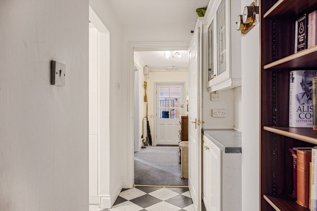 Additional image 21 of 2 bed flat for saleWellington Square, Cheltenham GL50