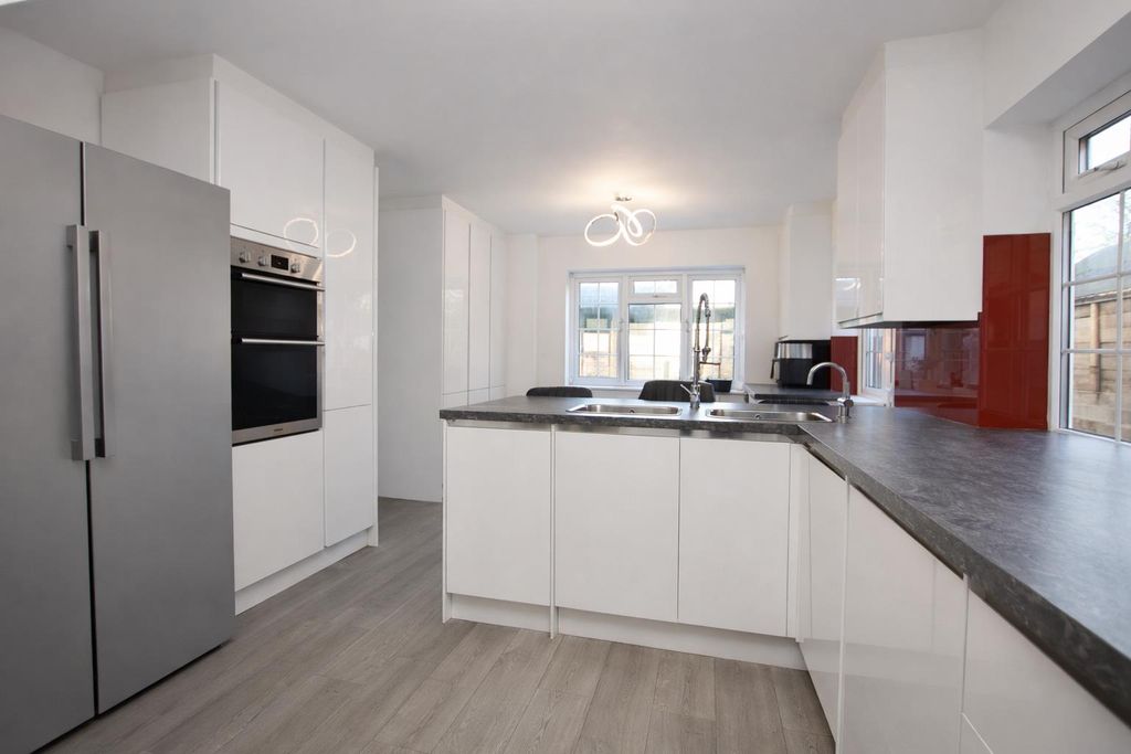 Additional image 2 of 6 bed detached house for saleTilehouse Close, Borehamwood WD6
