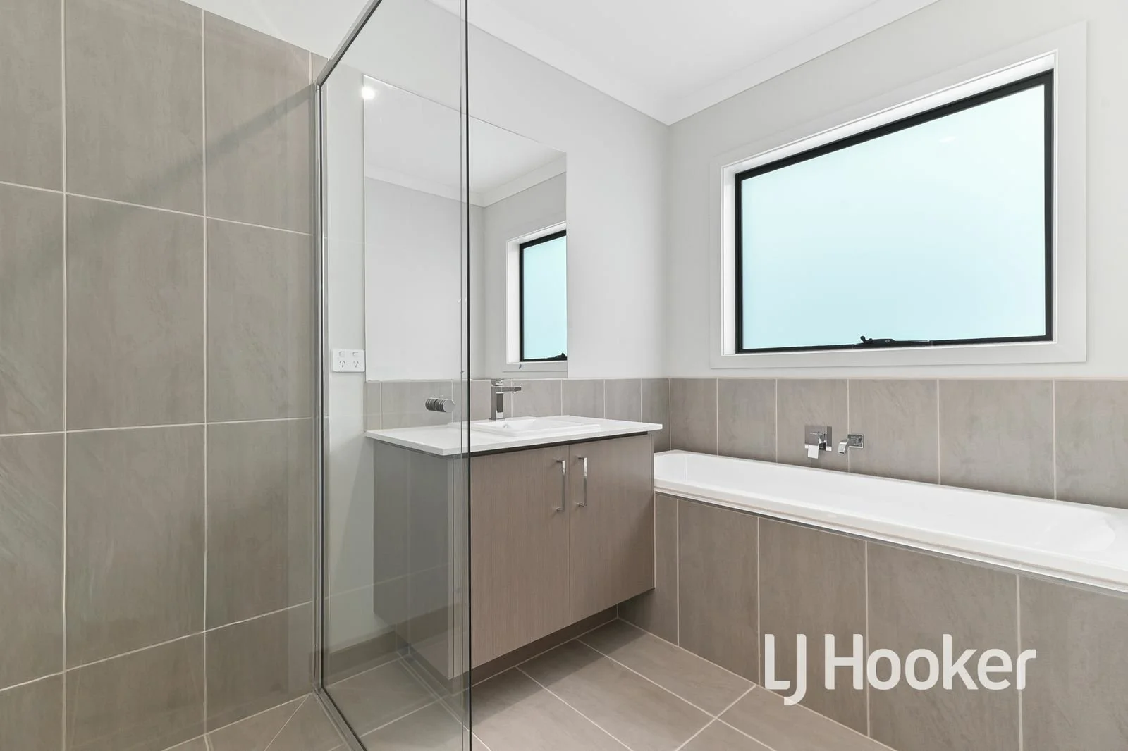 Additional image 2 of 8 Scenic Rise, Pakenham VIC 3810